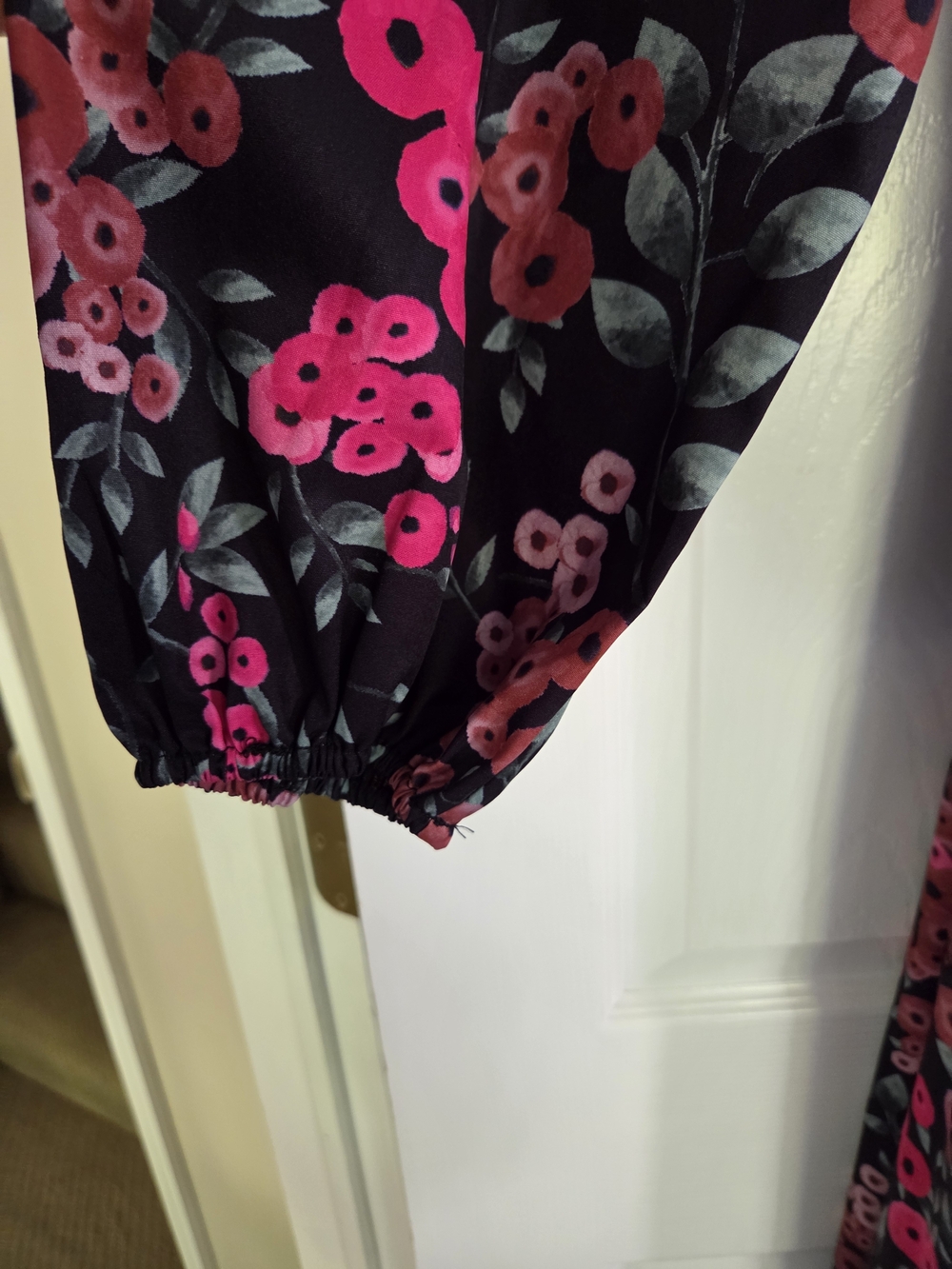 Women’s Black Maxi Wrap Dress with Pink Floral Print XL Fits Like Large - Picture 4 of 7